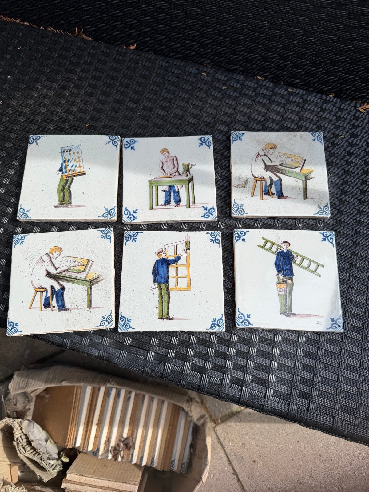 Set van 20 antieke Hollandse tegels met ambachten, Ophalen