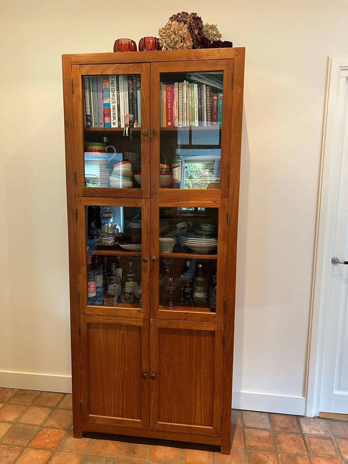 Mooie, gebruikte teakhouten vitrinekast 90x40x210, Huis en Inrichting, Kasten | Vitrinekasten, Ophalen, Gebruikt, 200 cm of meer