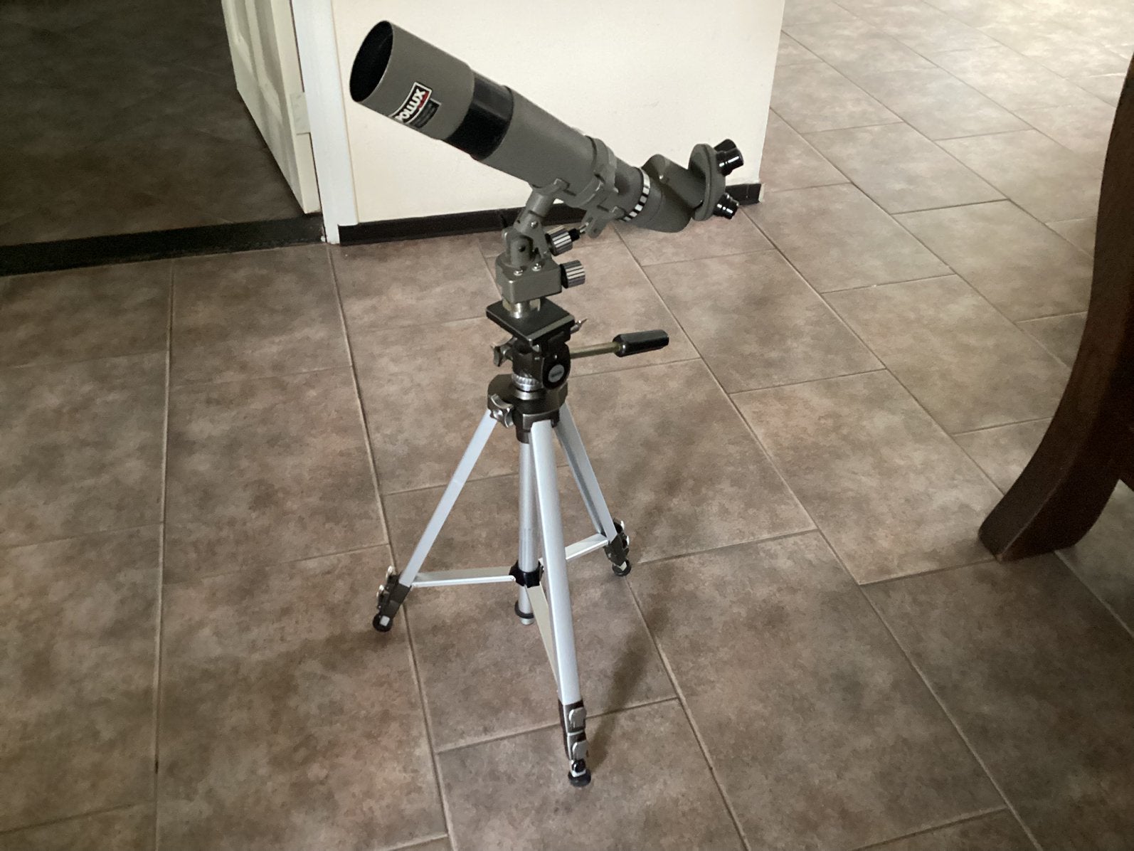 Verrekijker op standaard, Audio, Tv en Foto, Optische apparatuur | Telescopen, Ophalen, Lenzentelescoop (refractor), Met statief