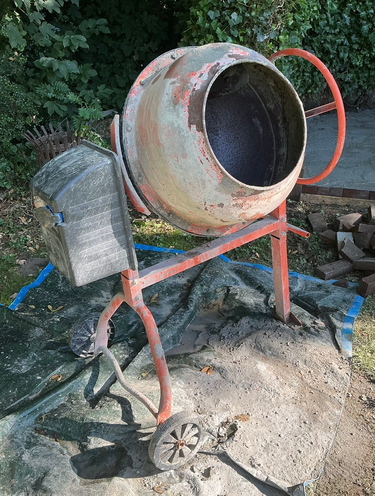 Betonmolen van Limex draait prima klus is klaar nu ter overn, Ophalen, Gebruikt
