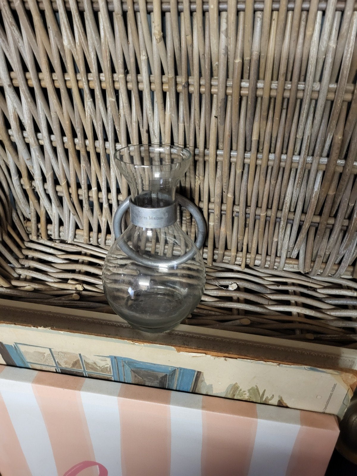 Glazen vaasje riviera maison  met metalen handvatten, 21 cm, Ophalen of Verzenden
