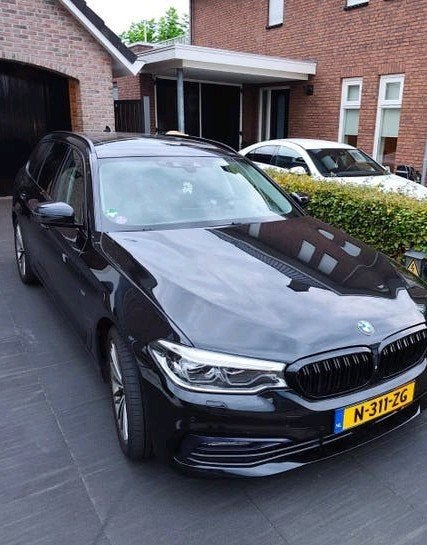 BMW 530i 252pk pano acc assist hud 2018 Zwart dealer 360, Auto's, 1998 cc, Achterwielaandrijving, Bi-Xenon koplampen, Zwart