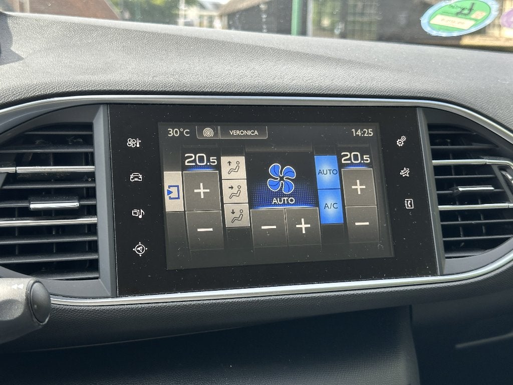 Foto 18 van Peugeot 308 1.2 Allure | Riem Vervangen! | CarPlay | PDC|ECC