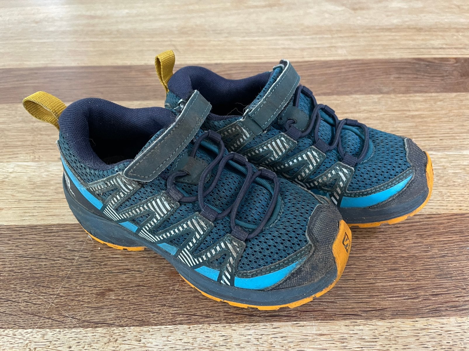 Salomon kinderschoenen maat 30 - Ideaal voor bergwandelingen, Ophalen, Zo goed als nieuw, Jongen of Meisje, Schoenen
