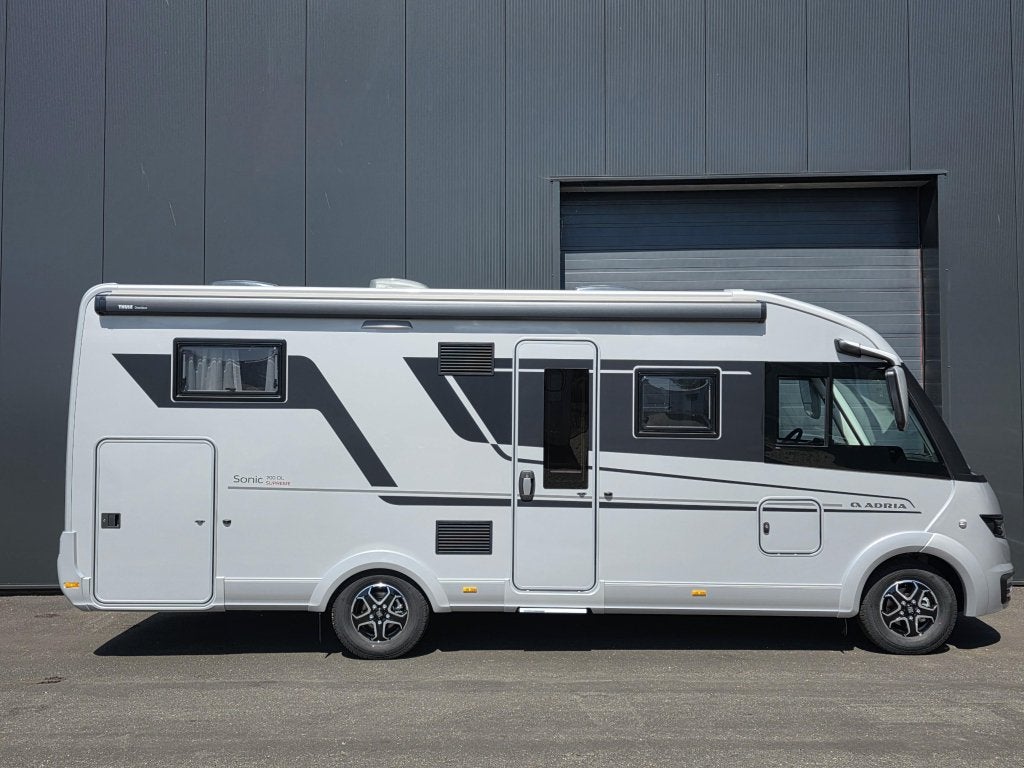 Adria Sonic Supreme 700 DL, Automaat, Afzuigkap, Fiat, 7 tot 8 meter