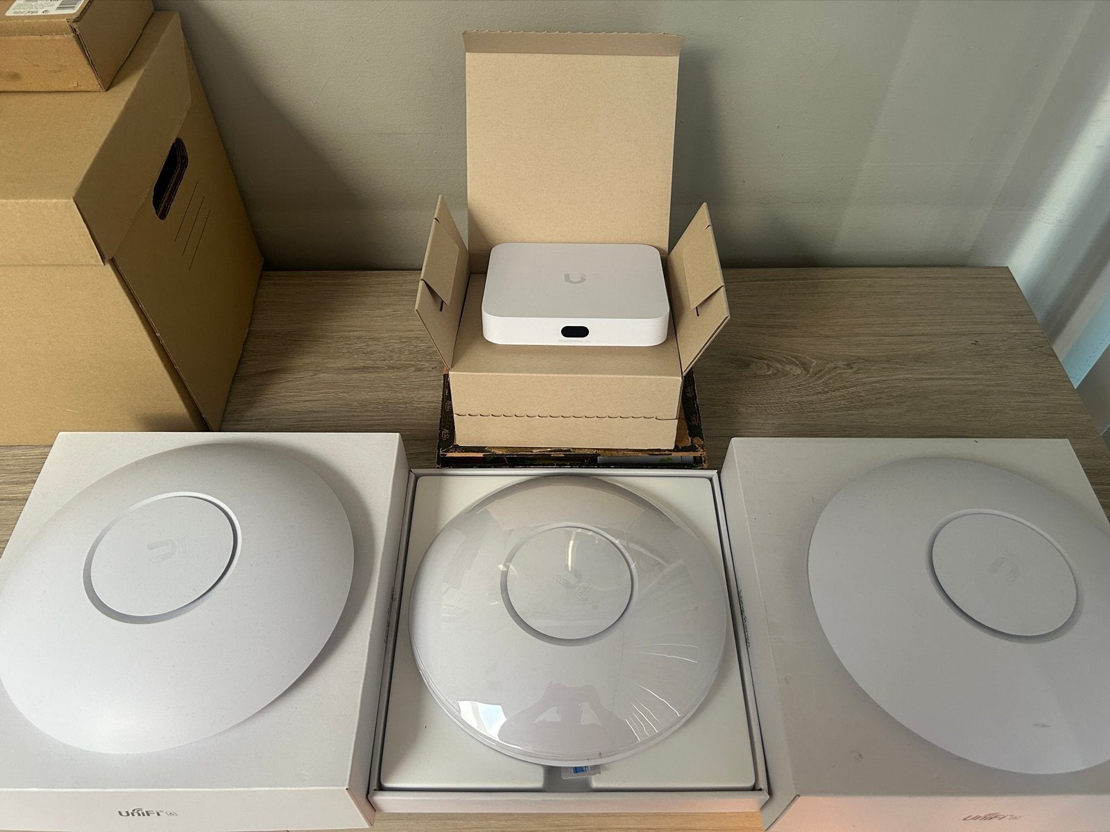 Ubiquiti UniFi Cloud Gateway Ultra & 3x U6 LR Access Point, Computers en Software, Routers en Modems, Ophalen, Zo goed als nieuw