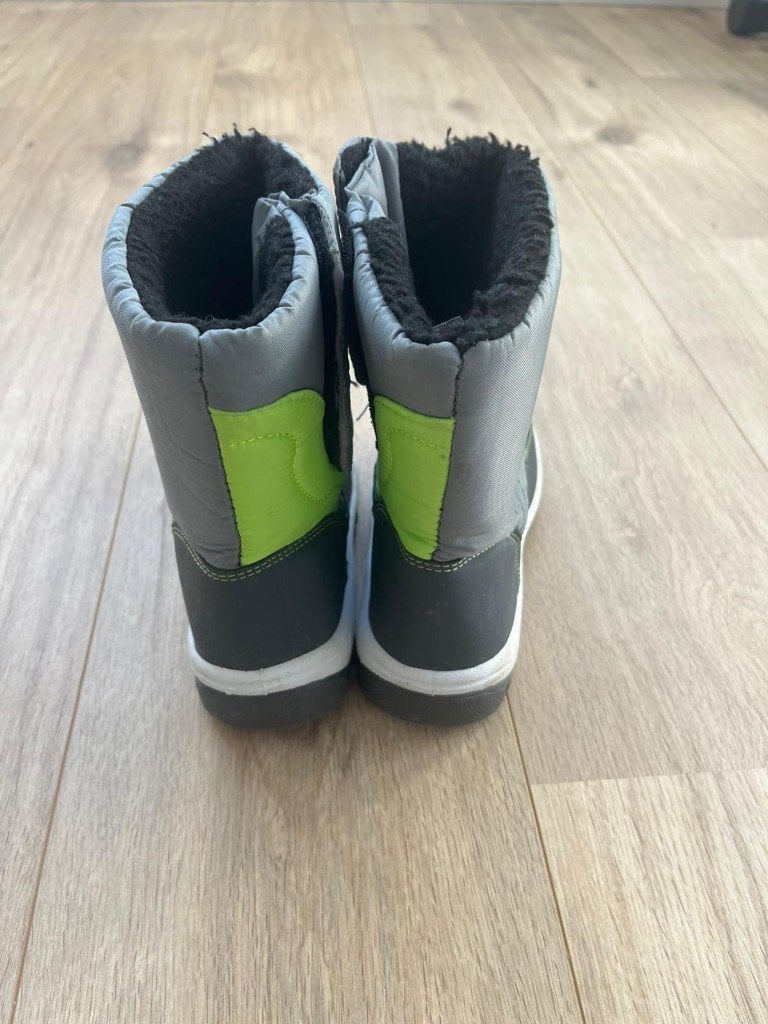 Te koop: Universele snowboots Cortina maat 33 € 15,-, Jongen of Meisje, Ophalen of Verzenden, Laarzen, Zo goed als nieuw