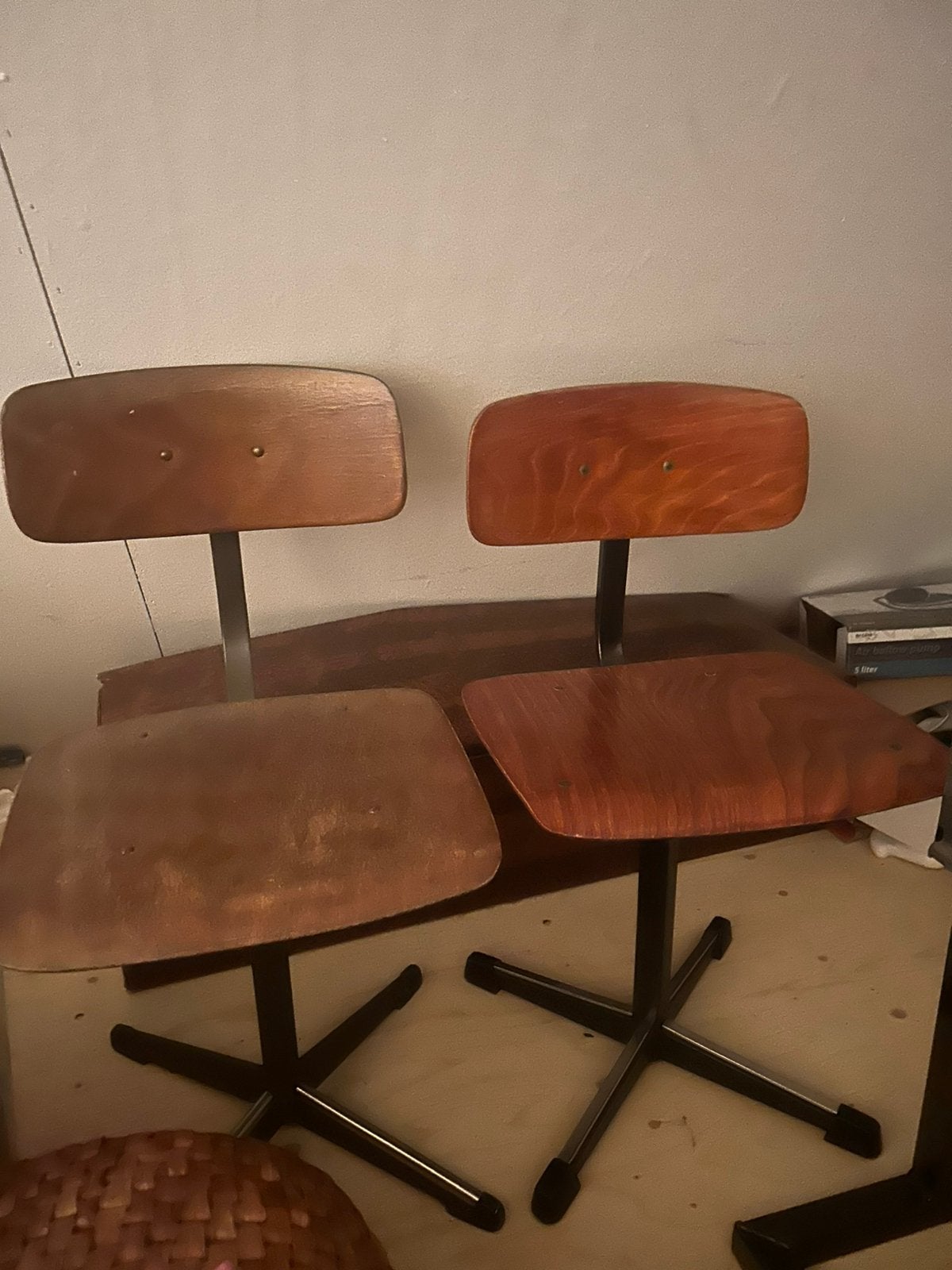 2 antieke schoolstoeltjes, Ophalen
