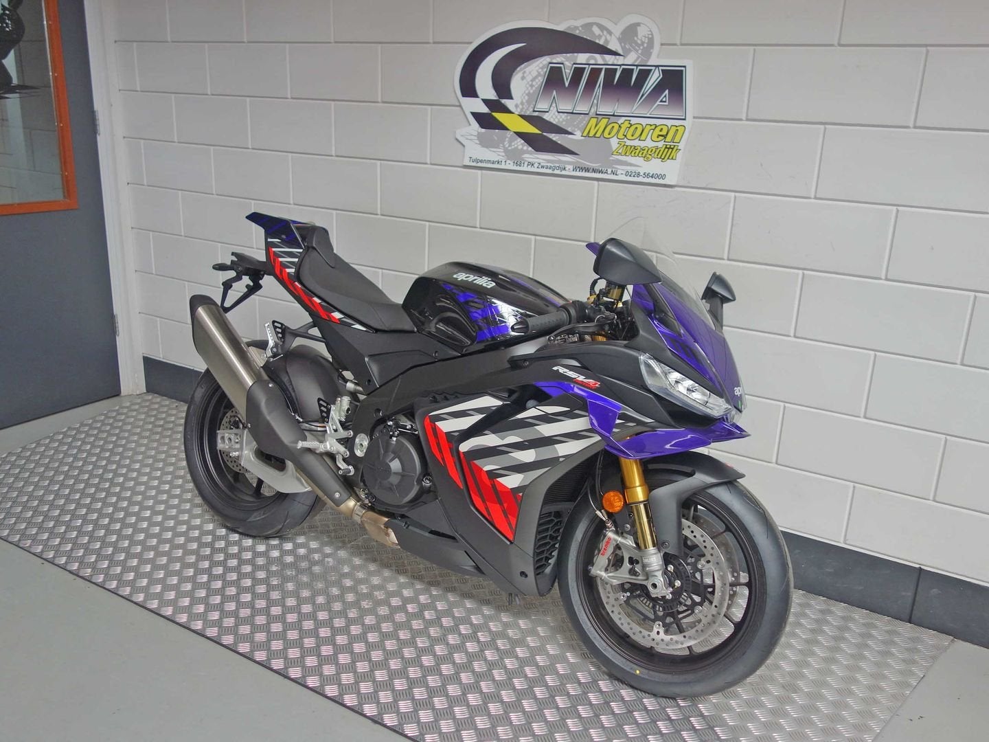 APRILIA RSV4 Factory, 1078 cc, 4 cilinders, Motorrijbewijs A, Bedrijf