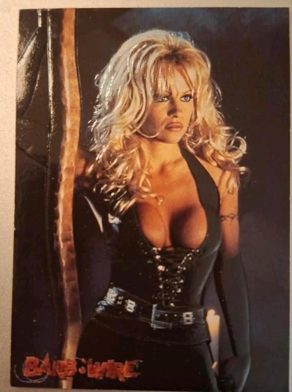 Barb Wire Trading Card - Pamela Anderson (Topps), Ophalen of Verzenden, Zo goed als nieuw, Film, Foto of Kaart