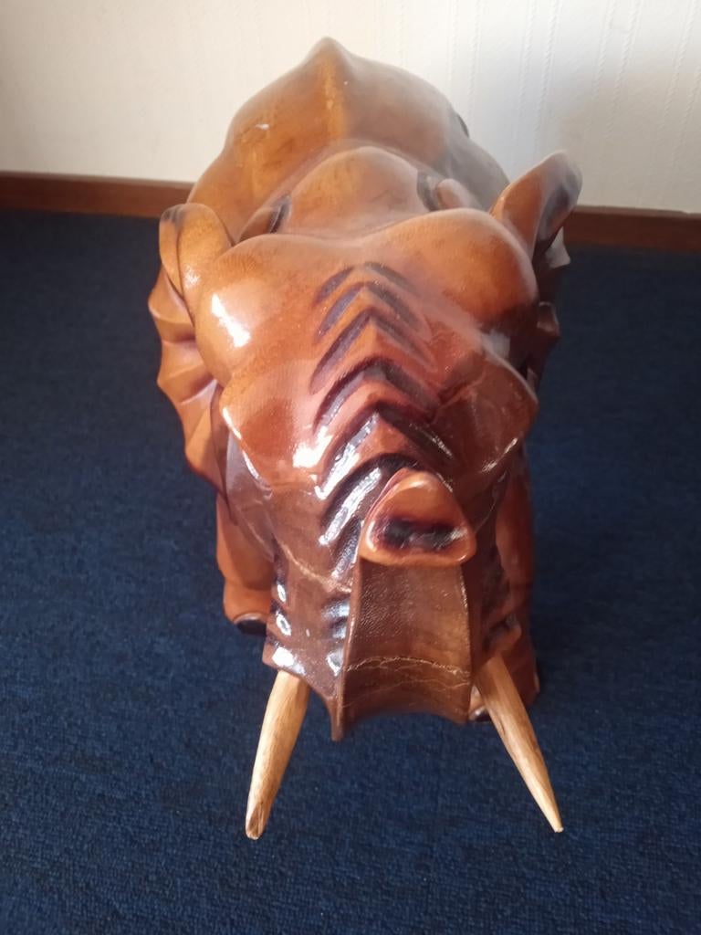 OLIFANT VAN STEEN, Ophalen, Zo goed als nieuw, Dier