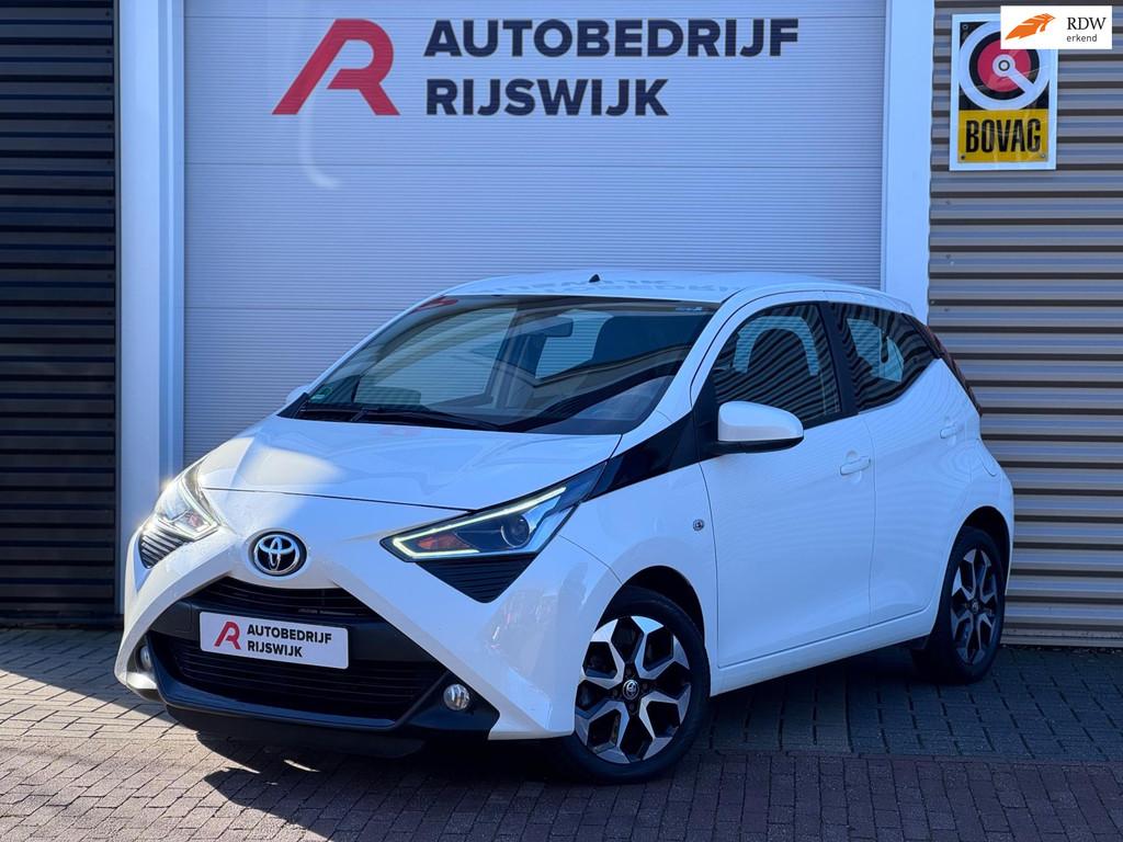 Toyota Aygo 1.0 VVT-i x-joy Navi/Camera/Xenon, Auto's, Voorwielaandrijving, Gebruikt, Euro 6, 4 stoelen