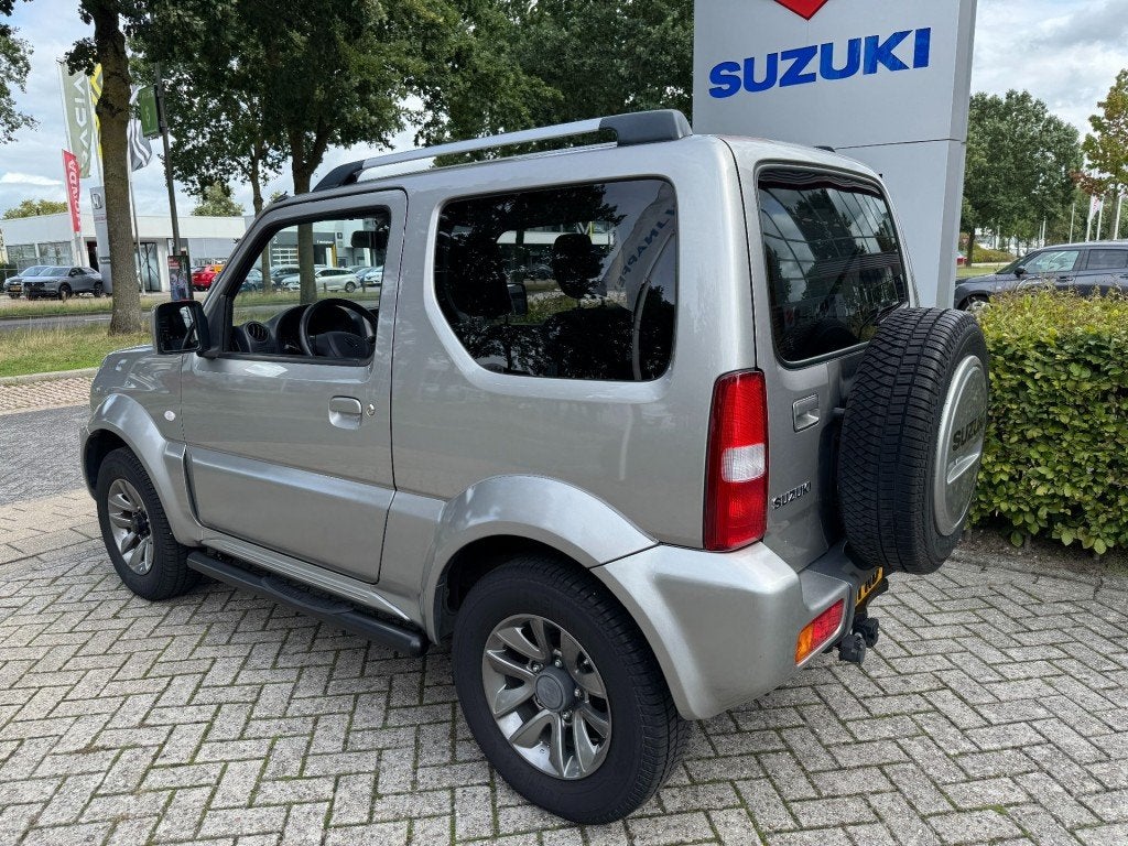 Suzuki JIMNY 1.3 Exclusive 4x4 Airco/Leder/Trekhaak/Camera a, Auto's, 86 pk, Euro 6, Met garantie (alle), 4 stoelen