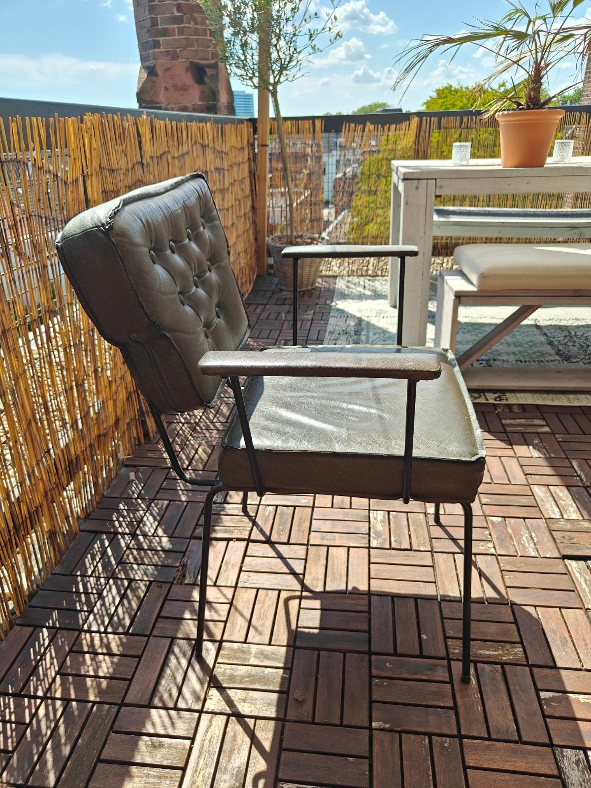 Vintage groene stoel met armleuningen, Huis en Inrichting, Stoelen, Ophalen