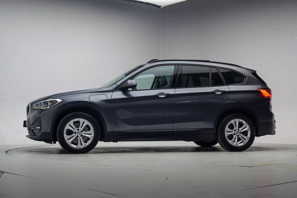 BMW X1 25e High Executive Aut. [ Panorama Head-up Leder Stoe, Auto's, 125 pk, Gebruikt, 750 kg, Automatische klimaatregeling