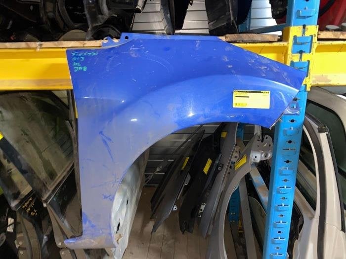 Scherm rechts-voor van een Ford Fiesta (JA8), Gebruikt, -, -, -
