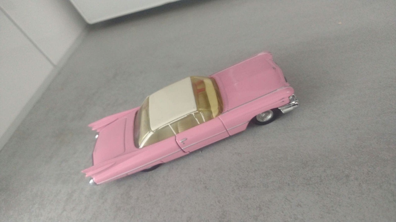 Dinky Toys Cadillac Coupe De Ville Roze - Zo goed als nieuw, Ophalen, Zo goed als nieuw, Auto