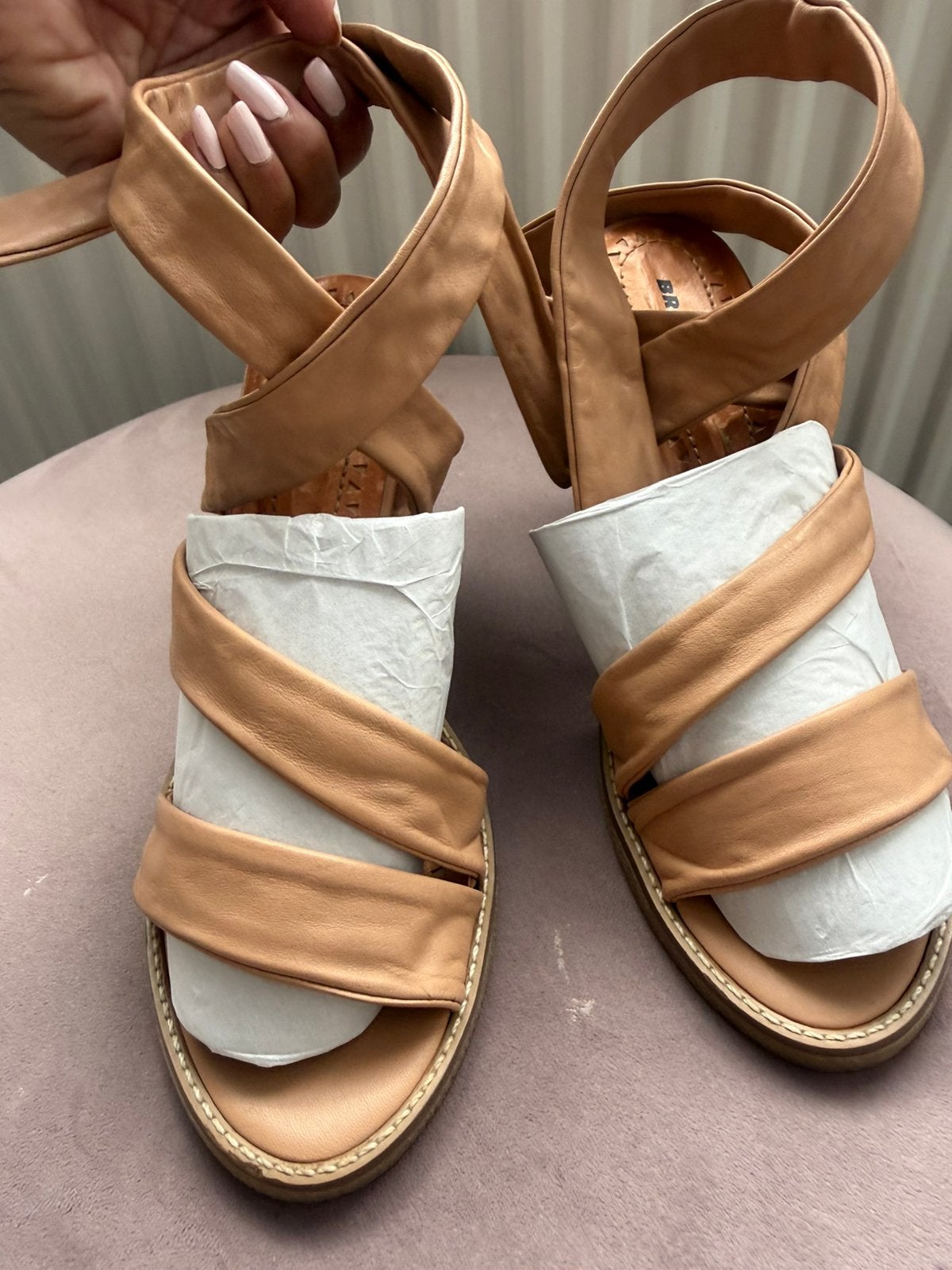 Bronx sandalen met hak - Zeer nette staat - Maat 35.5/36, Ophalen of Verzenden, Zo goed als nieuw, Beige, Sandalen of Muiltjes