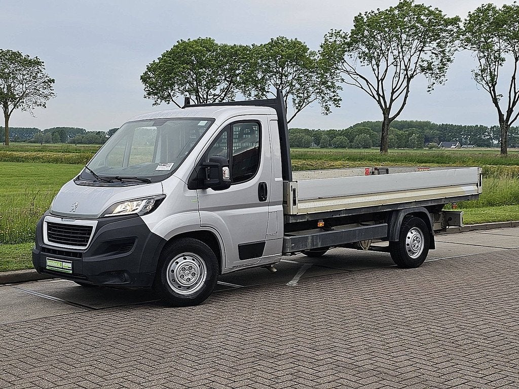 Peugeot Boxer 2.0 BlueHDI L3 Open-Laadbak 4.20m XL Trekhaak, Auto's, Peugeot, Voorwielaandrijving, Stof, Gebruikt, Zwart