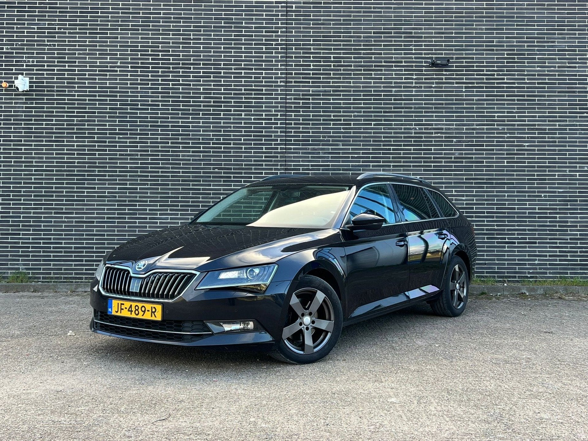 Skoda Superb Combi 1.6 TDI Ambition Business DSG, Clima!, Auto's, Euro 6, 4 cilinders, Zwart, Origineel Nederlands