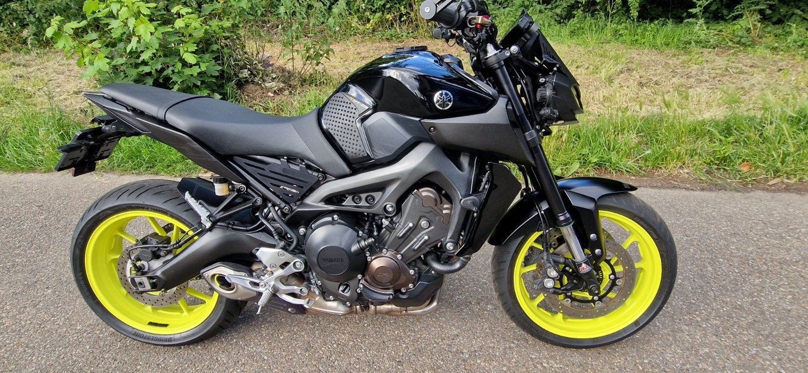 Yamaha MT-09 Naked Bike - Zwart met gele velgen, Particulier, Naked bike