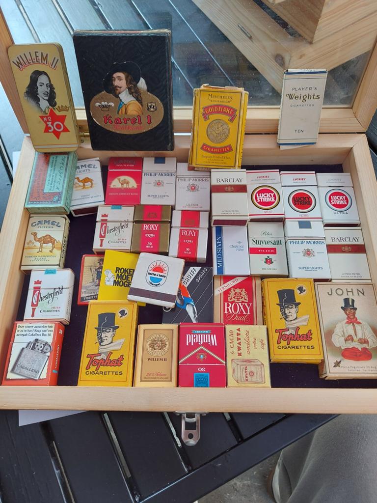 Collectie vintage sigarettenpakjes en tabaksdozen, Ophalen of Verzenden, Gebruikt, Tabaksdoos of Verpakking