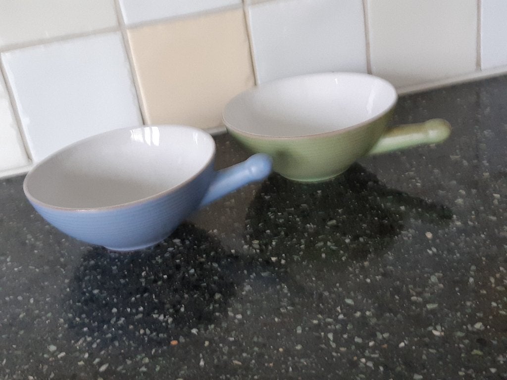 soepkommen pastel kleur - retro - vintage met steel, Ophalen of Verzenden, Zo goed als nieuw, Kom(men), Overige stijlen