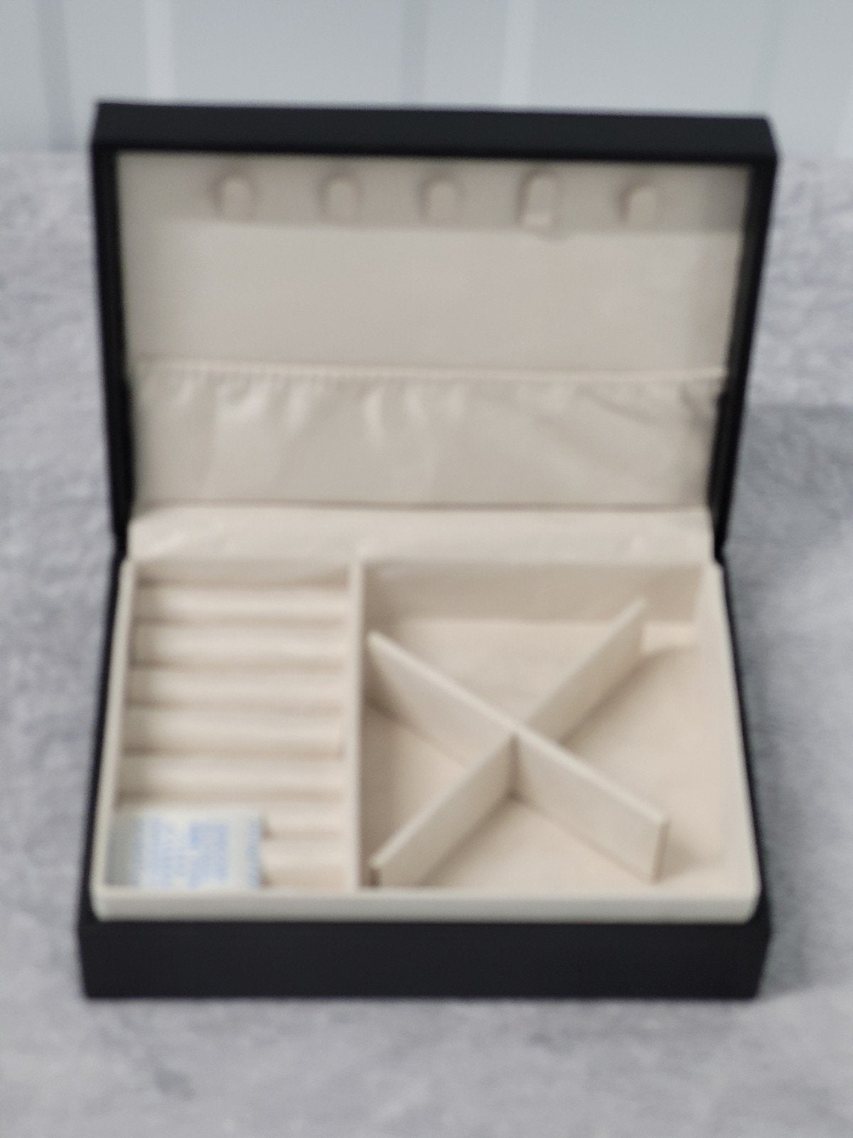 Zwarte sieradendoos met meerdere vakken, Sieraden, Tassen en Uiterlijk, Beautycases, Ophalen of Verzenden, Zo goed als nieuw, Zwart