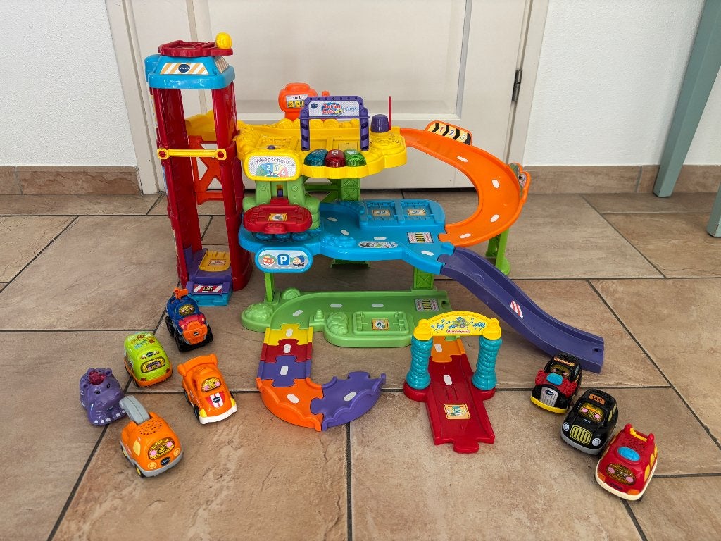 VTech Toet Toet Auto’s Garage – Compleet met 7 auto’s, Ophalen, Zo goed als nieuw, 2 tot 4 jaar