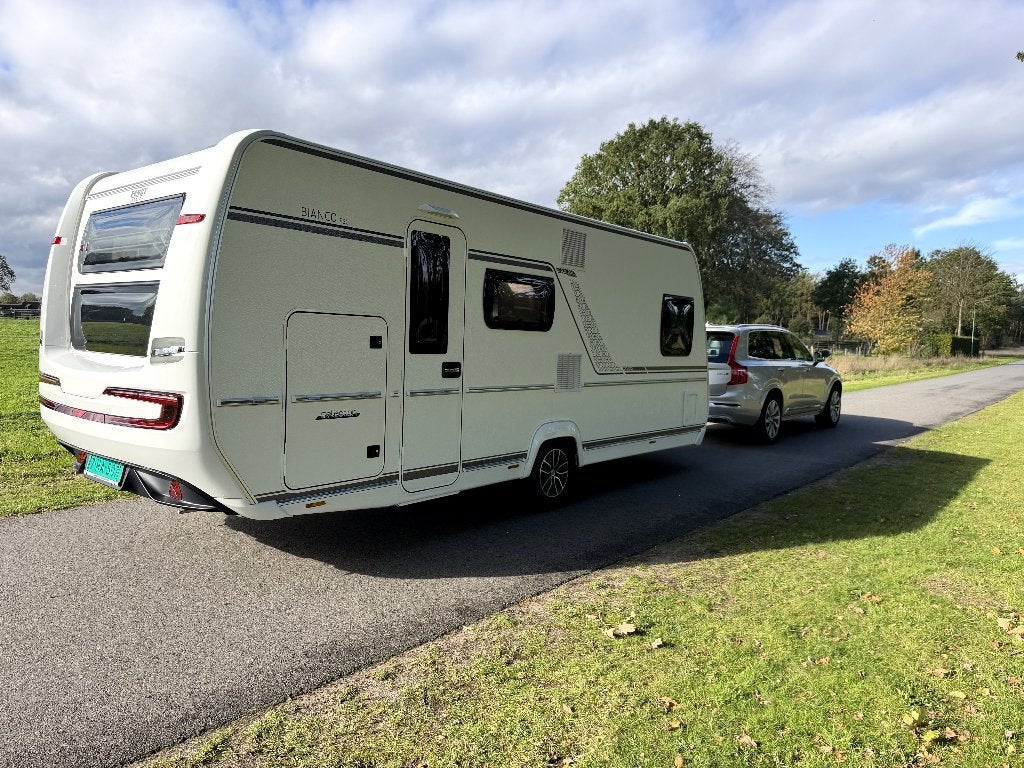 Prachtige NIEUWE Fendt Bianco 550SKM, stapelbed, 2026!, Caravans en Kamperen, Koelkast, Particulier, Fendt, 5 tot 6 meter