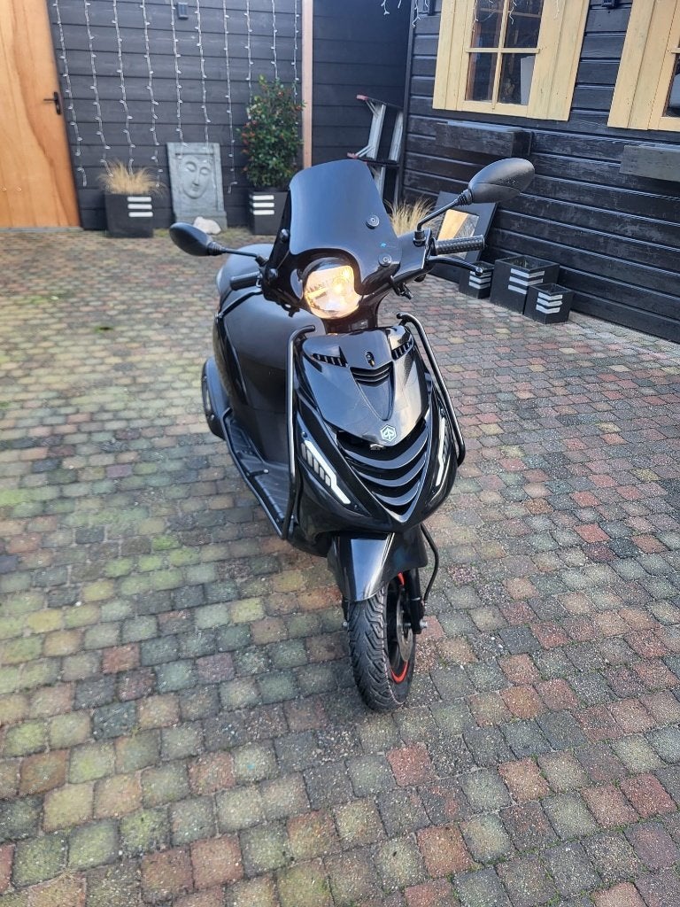 Piaggio zip 45 km/h (zwart glans) full option scooter, Fietsen en Brommers, Ophalen, Piaggio, Gebruikt, Benzine