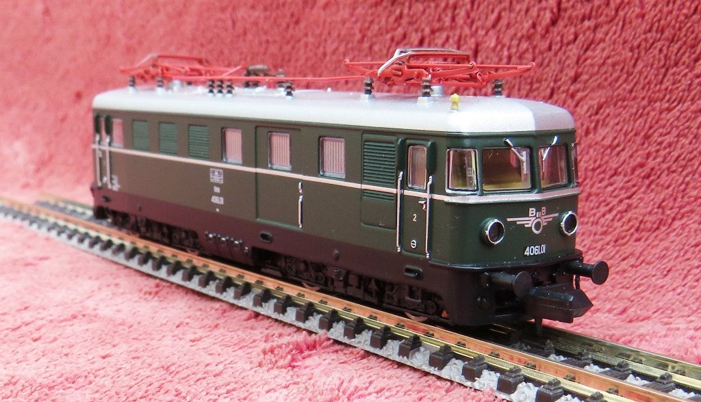 Arnold HN2203, OBB 4061 loc met begage-afdeling, Hobby en Vrije tijd, Modeltreinen | N-Spoor, Arnold, Ophalen of Verzenden, Zo goed als nieuw