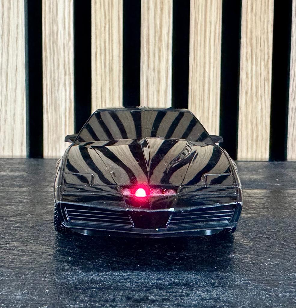 Knight Rider KITT 1/32 RC model Taiyo RadiCan 2002, Ophalen of Verzenden, Zo goed als nieuw, Tv, Beeldje, Replica of Model