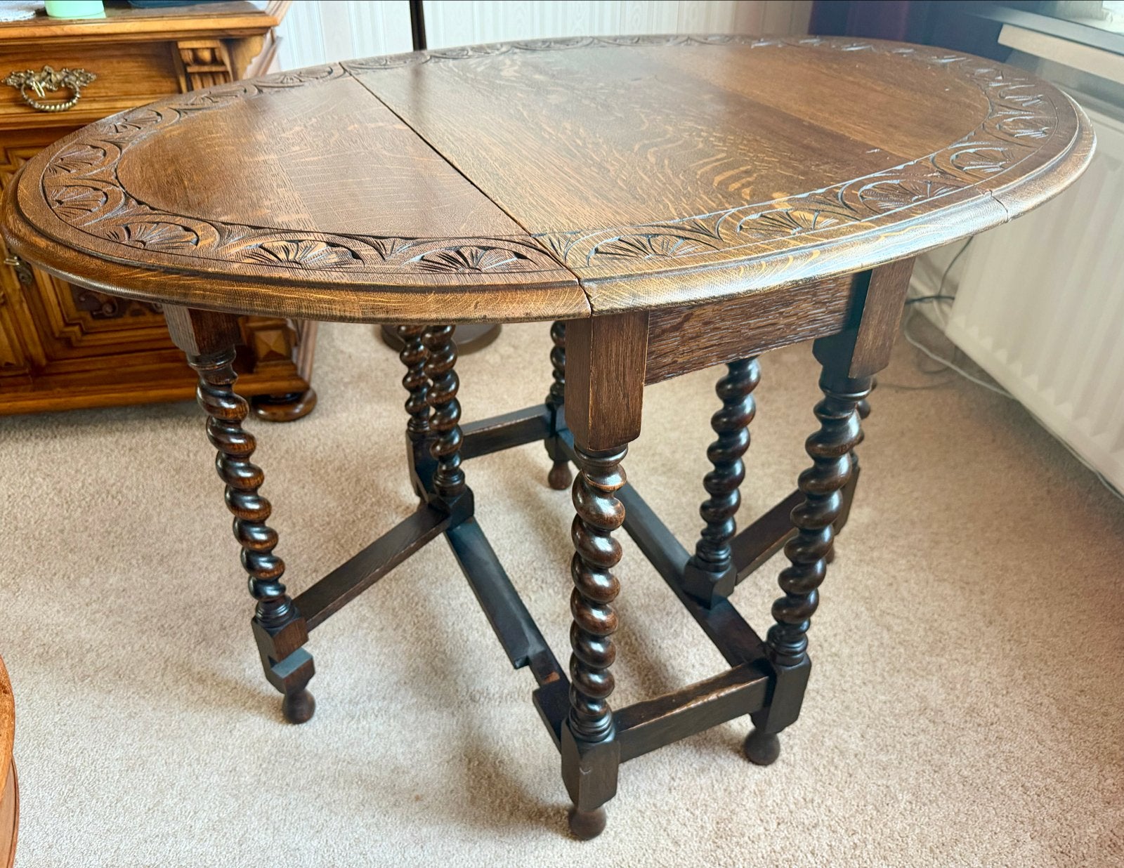 Eikenhouten hangoor tafel met gedraaide poten, Ophalen