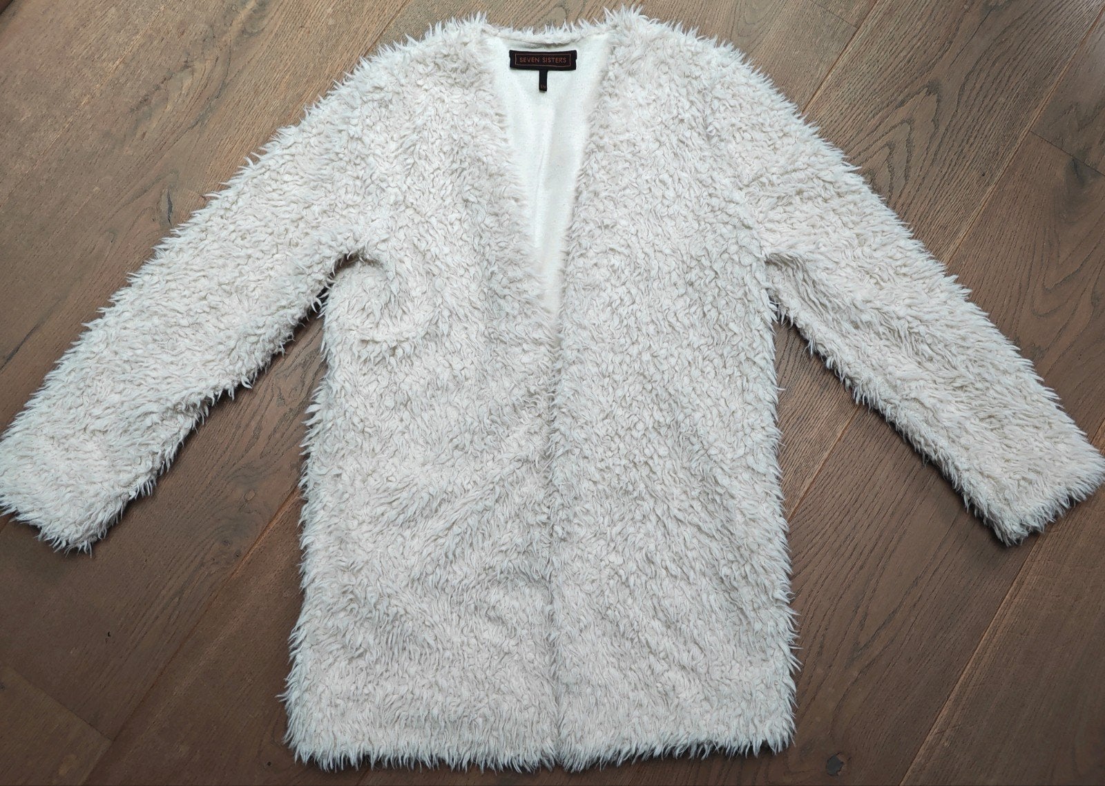 Te koop: Fijn zacht Fluffy vest, merk SEVEN SISTERS MT: S/M, Ophalen of Verzenden, Zo goed als nieuw, Maat 38/40 (M), Wit