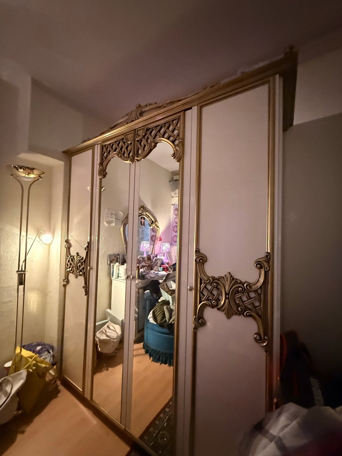 Italiaanse kledingkast met spiegels en gouden details, Antiek en Kunst, Antiek | Meubels | Kasten, Ophalen