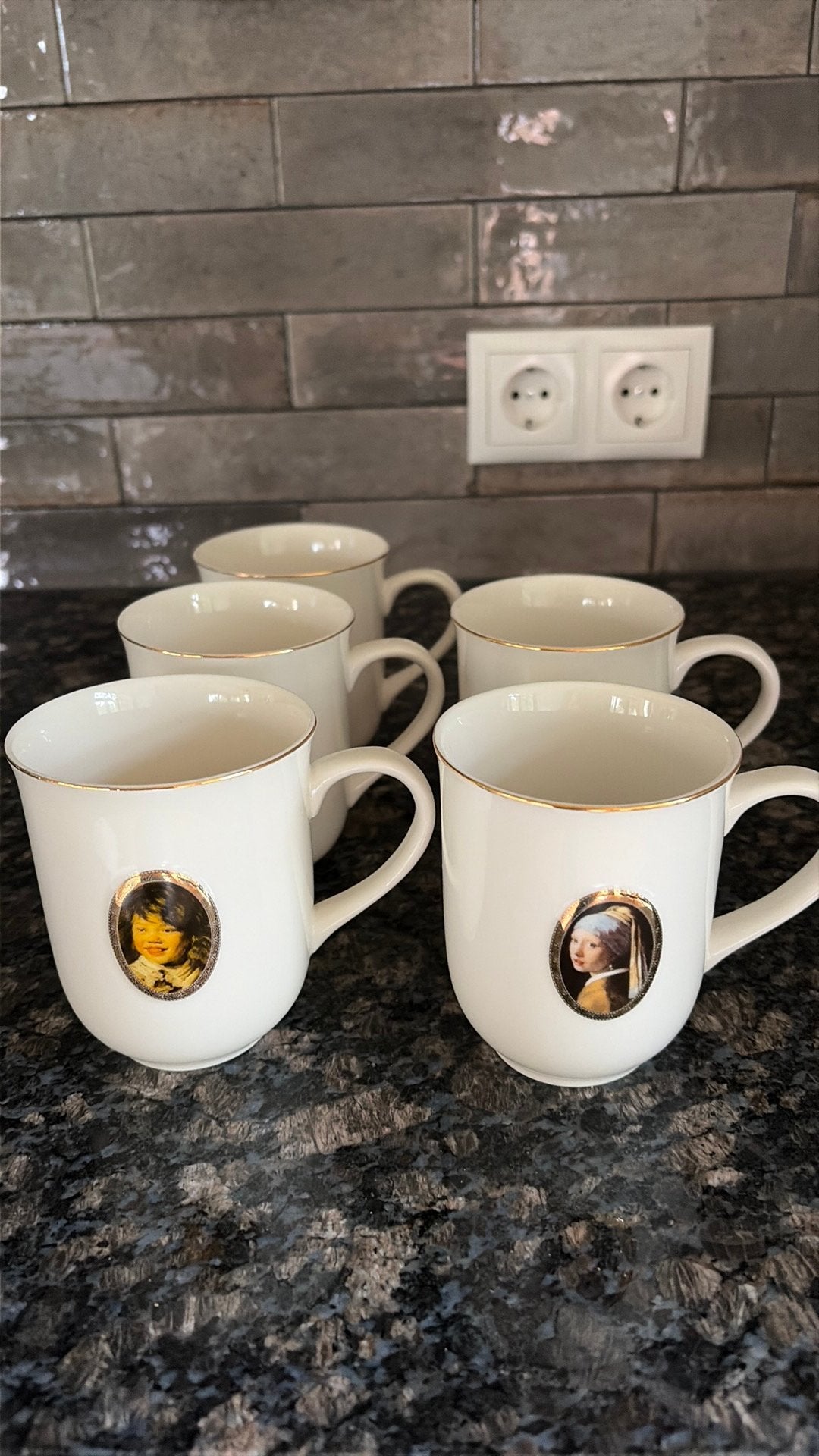 5 bekers Douwe Egberts 2 x Vermeer 3 x Hals, Huis en Inrichting, Ophalen of Verzenden, Zo goed als nieuw, Overige stijlen, Kop(pen) en/of Schotel(s)