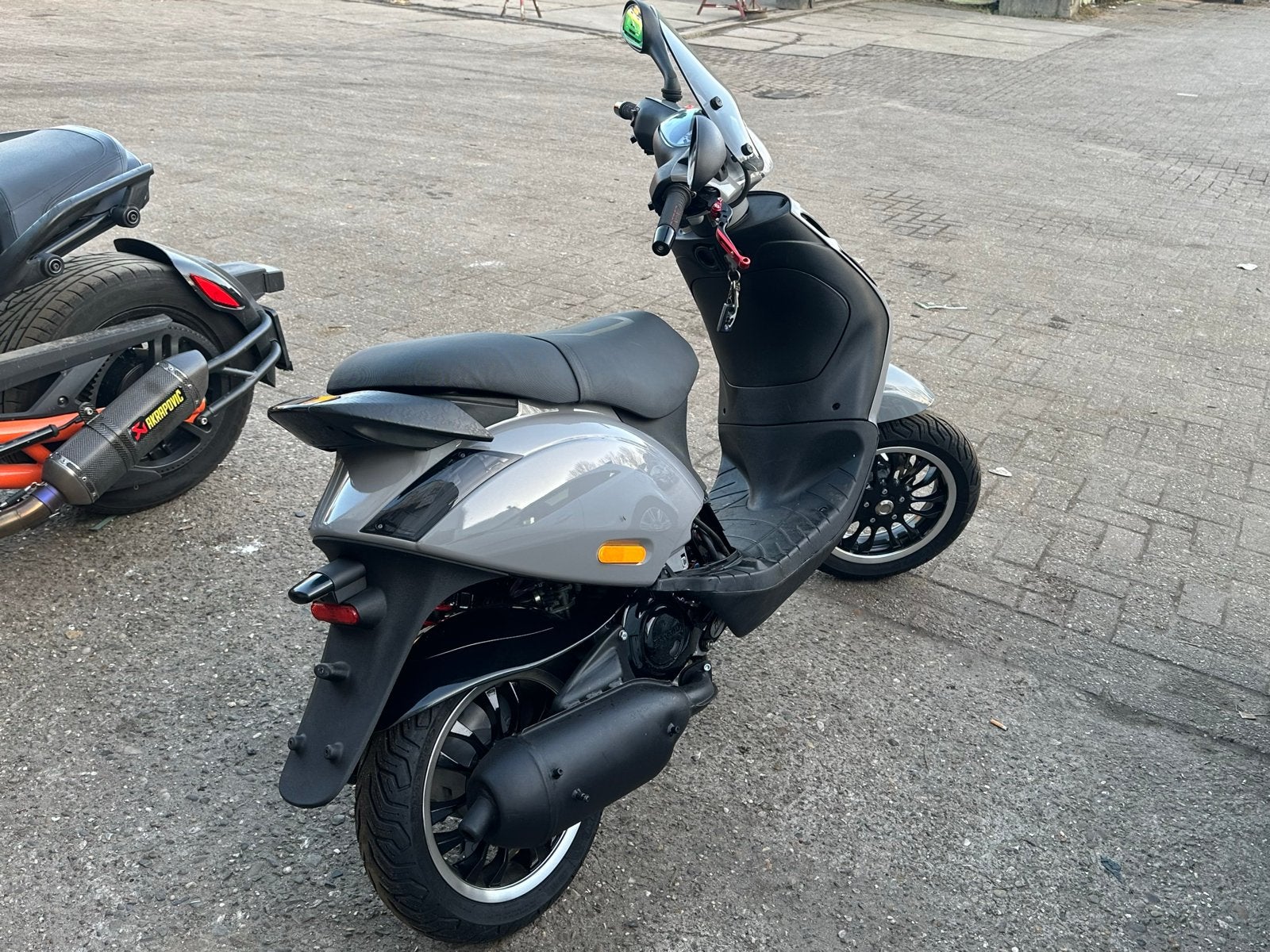 Zip 125cc A1 op kenteken Hexagon LC - Volledig Nieuwstaat, Ophalen, Zo goed als nieuw, Zip