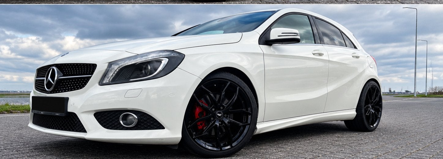 Mercedes A180 bj 2014, Auto's, Zwart, 4 cilinders, Leder en Stof, Wit
