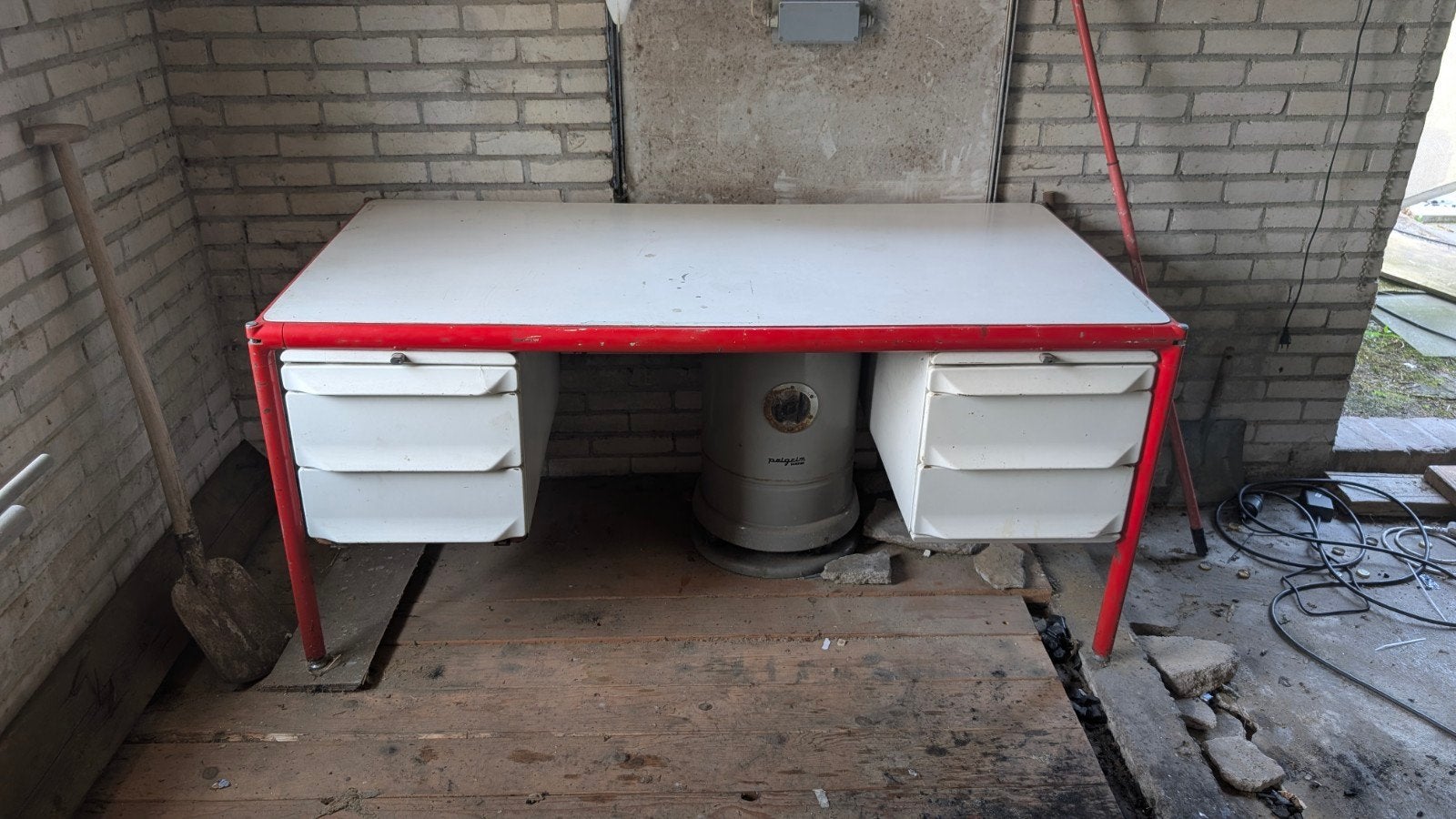 Aluminium frame Bureau met stalen lades., Ophalen