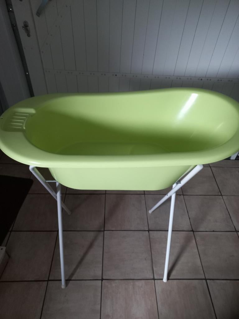 Babybadje met standaard - Lichtgroen, Kinderen en Baby's, Badjes en Verzorging, Gebruikt, Badje, Overige merken, Standaard, Ophalen of Verzenden