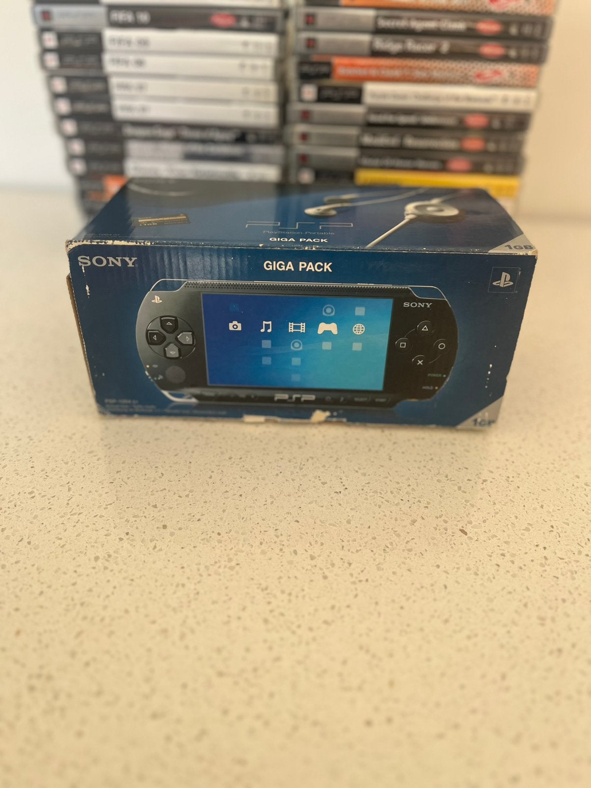 PSP Giga Pack + 28 spellen, Ophalen of Verzenden, Zo goed als nieuw, PSP