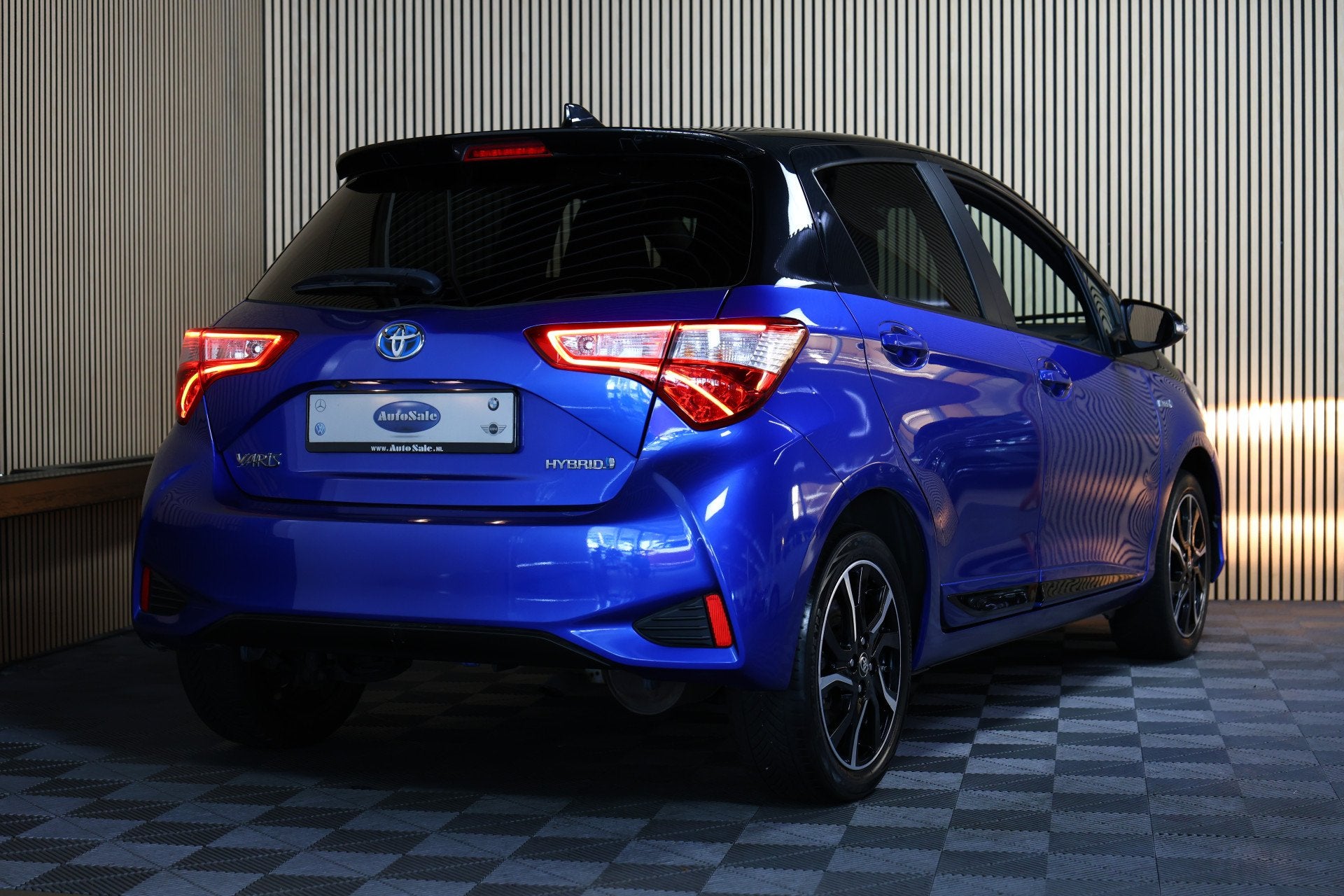 Toyota Yaris 1.5 Hybrid Bi-Tone Plus AUTOM CLIMA CAMERA LANE, Gebruikt, 4 cilinders, Blauw, Origineel Nederlands