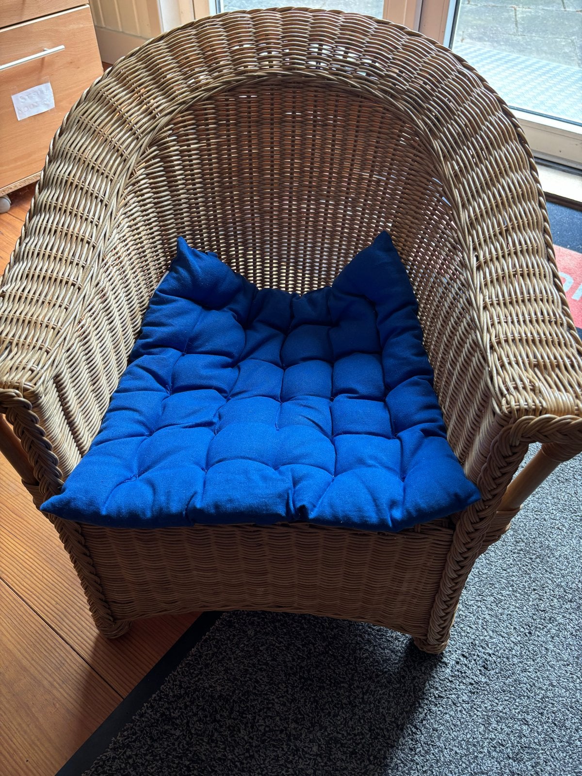 Rotan fauteuil met blauw kussen, Ophalen, Gebruikt, Overige kleuren, Riet of Rotan