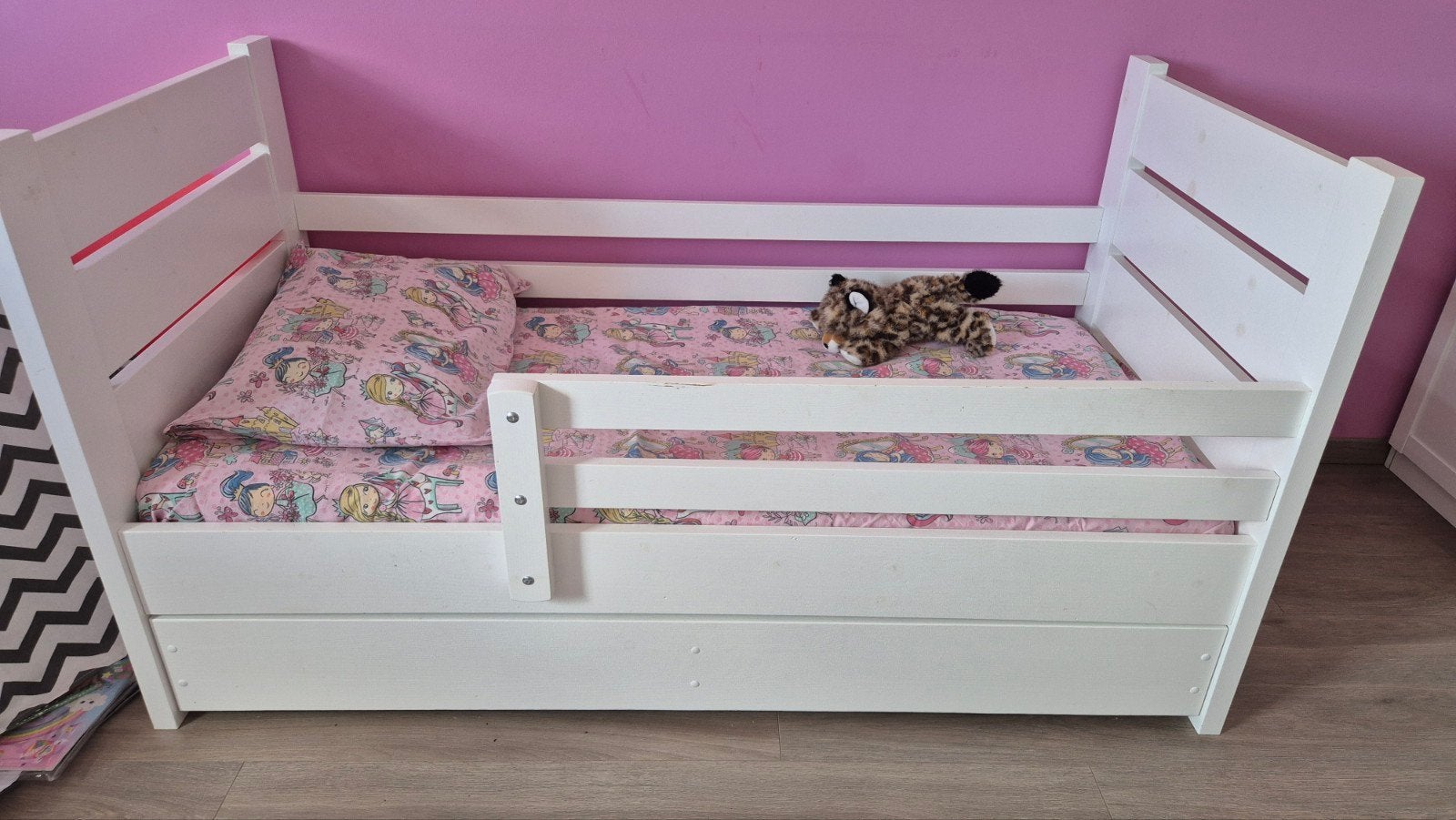 Twee houten peuterbedden 70x150 met lade en toebehoren, Kinderen en Baby's, Kinderkamer | Bedden, Ophalen