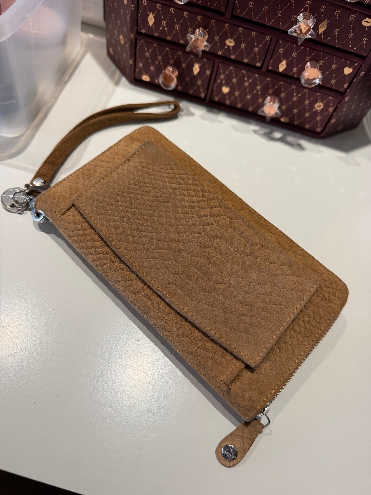 Cognac Suede Portemonnee by LouLou, Sieraden, Tassen en Uiterlijk, Overige merken, Gebruikt, Bruin, Ophalen of Verzenden