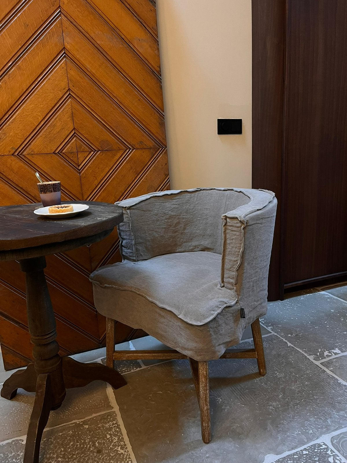 Eetkamerstoel Dirkje Linnen uit de collectie Aura Peeperkorn, Huis en Inrichting, Stoelen, Ophalen, Zo goed als nieuw