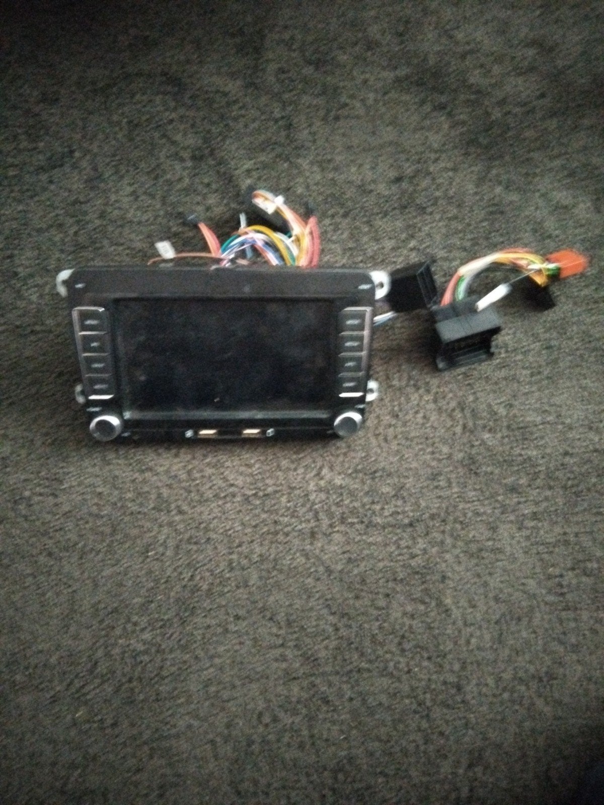 Auto radio met scherm en bedrading, Ophalen