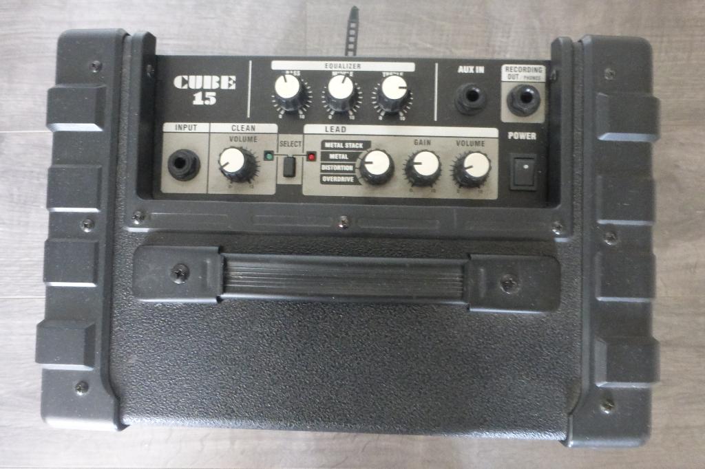 TE KOOP ROLAND CUBE 15, Muziek en Instrumenten, Versterkers | Bas en Gitaar, Ophalen, Gebruikt, Gitaar, Minder dan 50 watt