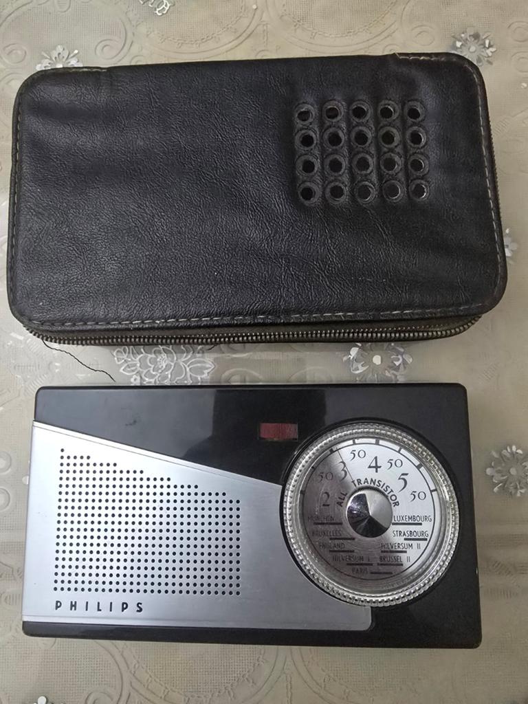 Vintage Old Philips Transistor Radio Model LIX75T/63R, Ophalen of Verzenden